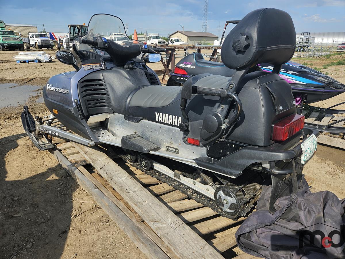 2004 Yamaha Venture 600cc Triple Snowmobile